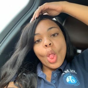 Meet your Posher, Simone